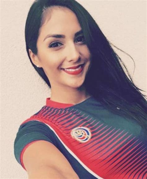 Hellen Mena