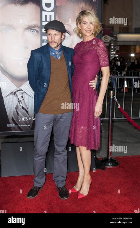 jenna elfman height #12