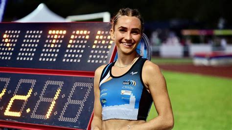 Julia David-Smith #7