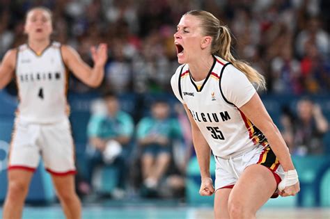 Julie Vanloo #11