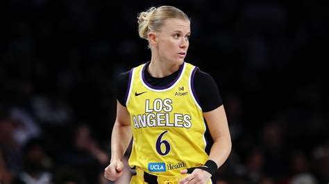 Julie Vanloo #8
