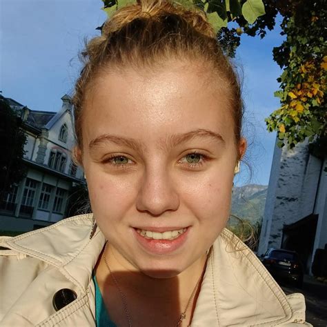 Lara Bergmann #12