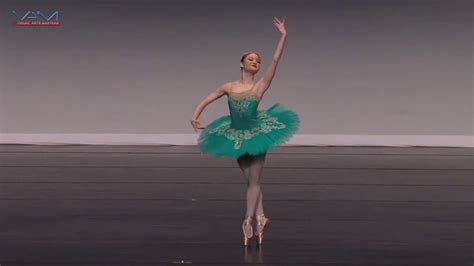 Mackenzie Davis (Dancer)