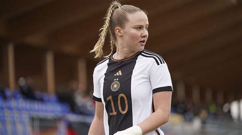 Mathilde Janzen #16