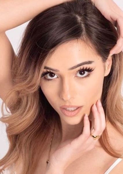Adriana Bella