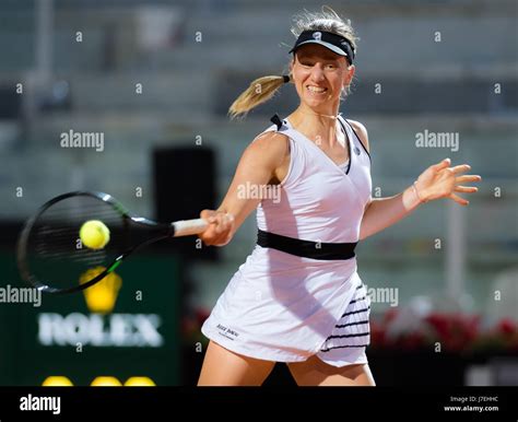 Mona Barthel #8