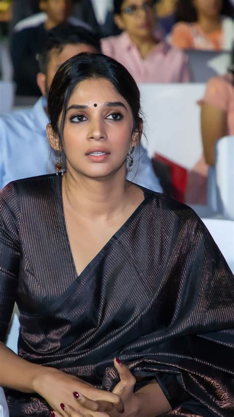 Nyla Usha