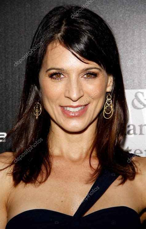 Perrey Reeves