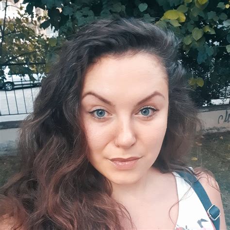 Sofya Curly