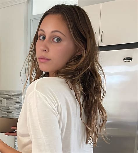 Stella Barey