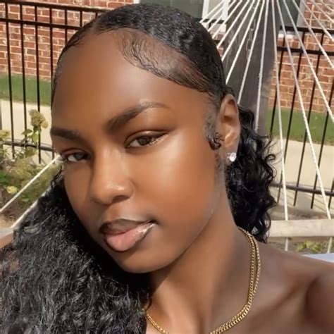 Violett Van Vulvarin