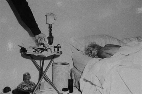 photos of dead marilyn monroe