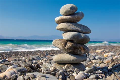 pictures of big rocks balancing