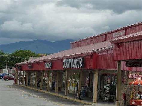 pigeon forge factory outlet