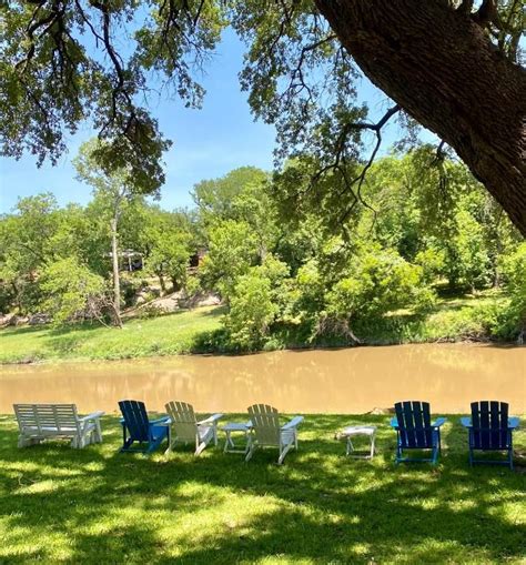 places to stay in glen rose tx