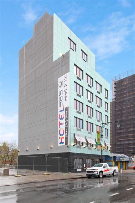 places to stay near fordham university