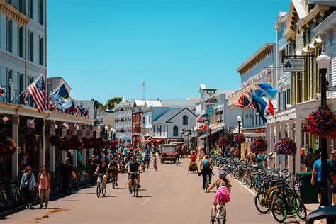 places to stay near mackinac island