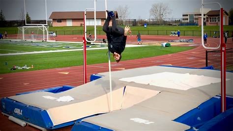 pole vault training elements for all levels PDF
