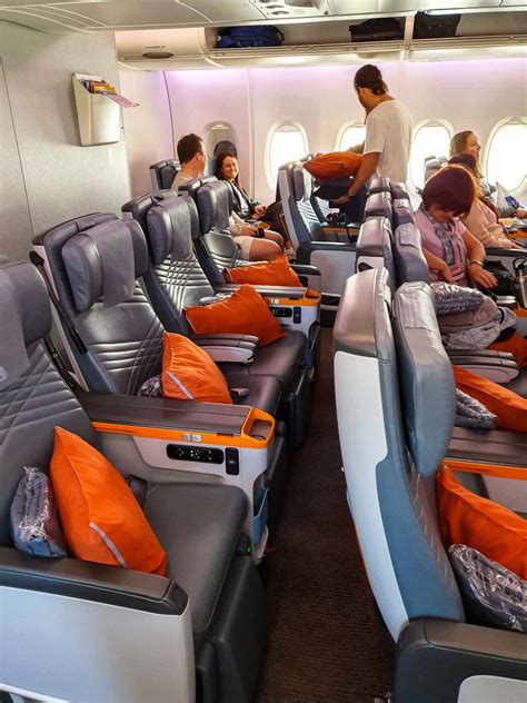 premium economy singapore airlines