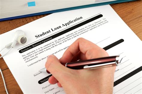Step-by-step guide explaining the private student loan application process
