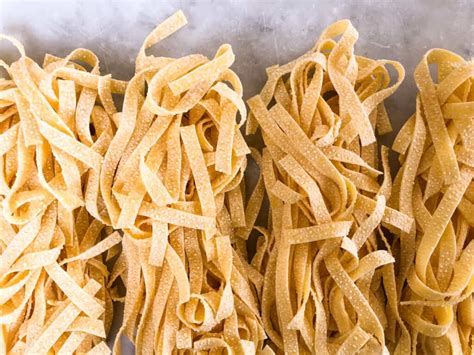 pronounce tagliatelle