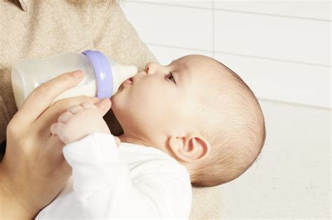 proper way to bottle feed newborn