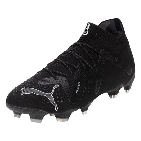 puma black soccer shoes