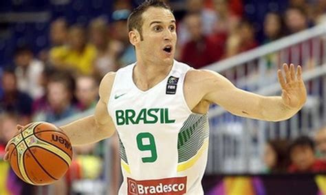 quanto ganha um jogador de basquete no brasil