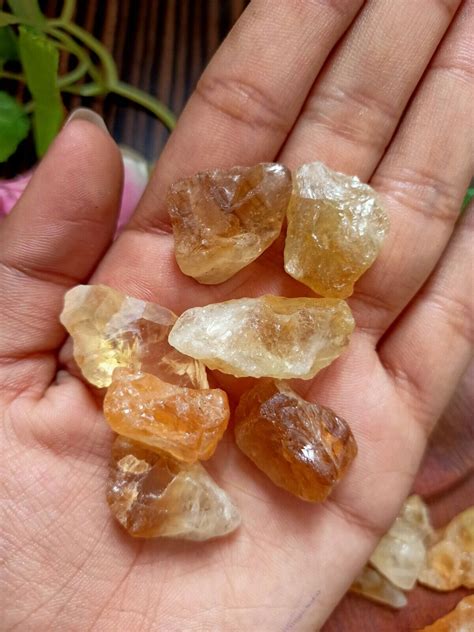 raw citrine stone