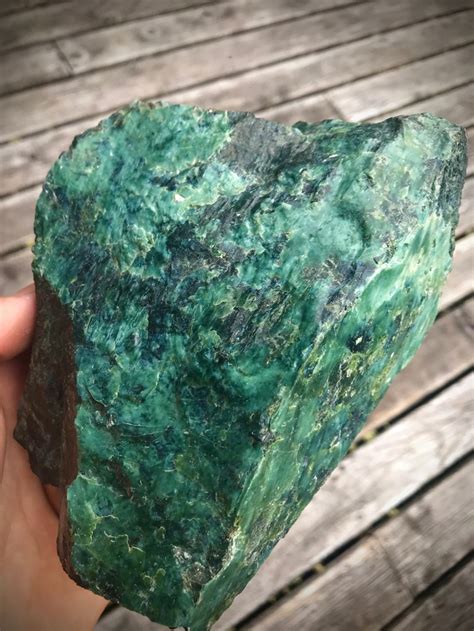 raw serpentine stone