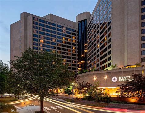 reagan national airport hotels