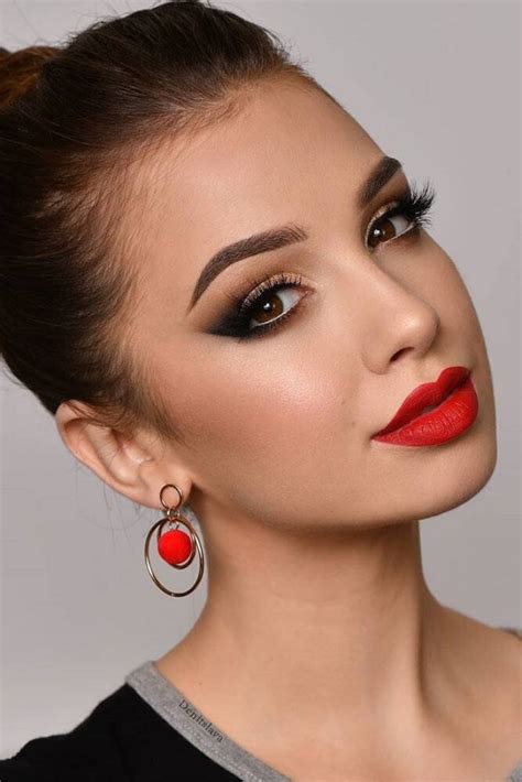 red lipstick makeup