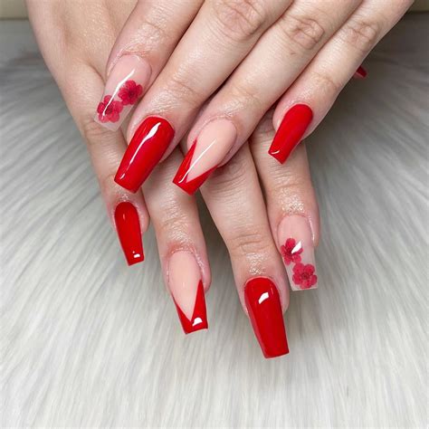 red nails designs