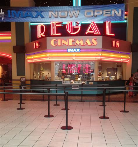 regal arbor place mall