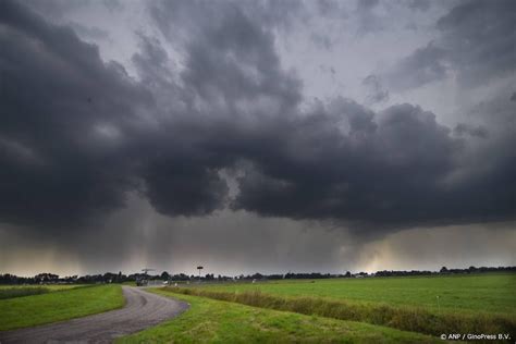 regen op pinkstermaandag Reader