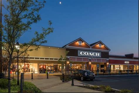 riverhead outlets stores