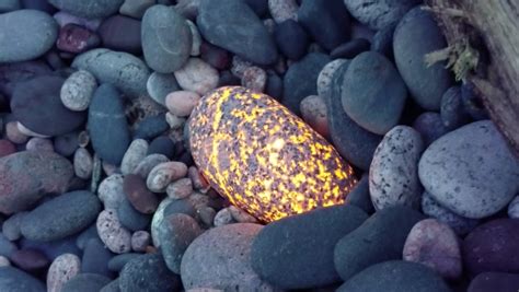 rocks that glow