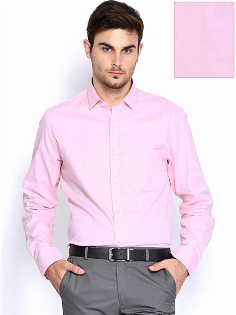 rose color shirt