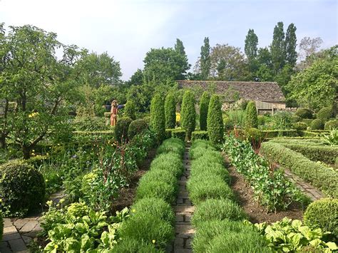 rosemary vereys english country gardens PDF