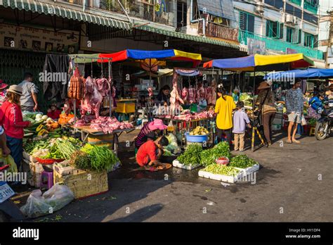 russian market phnom penh opening hours