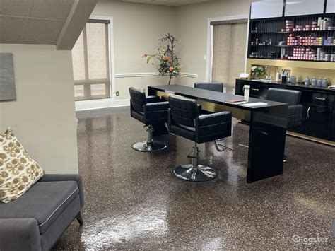 salon space for rent