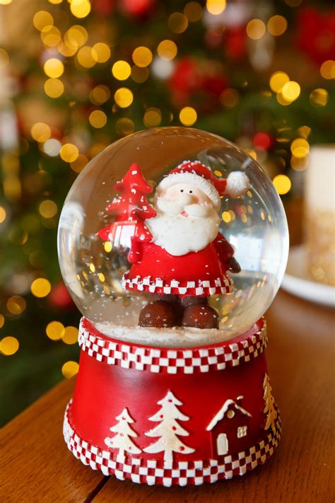 santa snowglobe