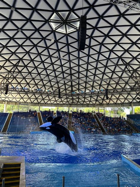 seaworld san antonio texas hours