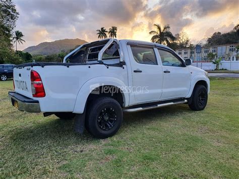 second hand toyota hilux manual PDF