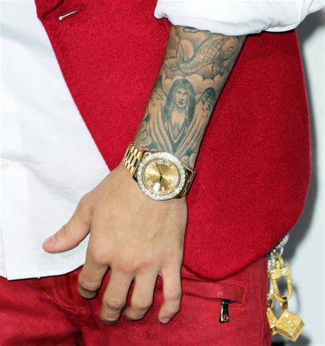 selena tattoo justin hand