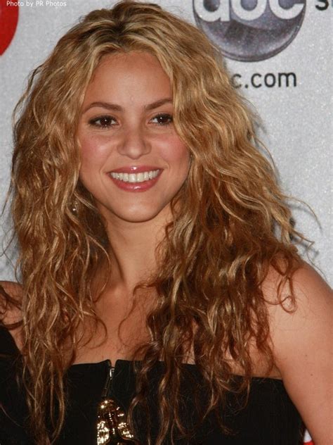 shakira wig