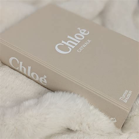silver button first chloe book PDF