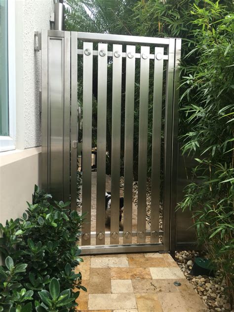 small steel gate design