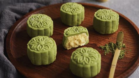 snowy mooncake