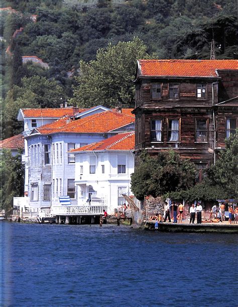 splendors of istanbul houses and palaces along the bosporus Reader